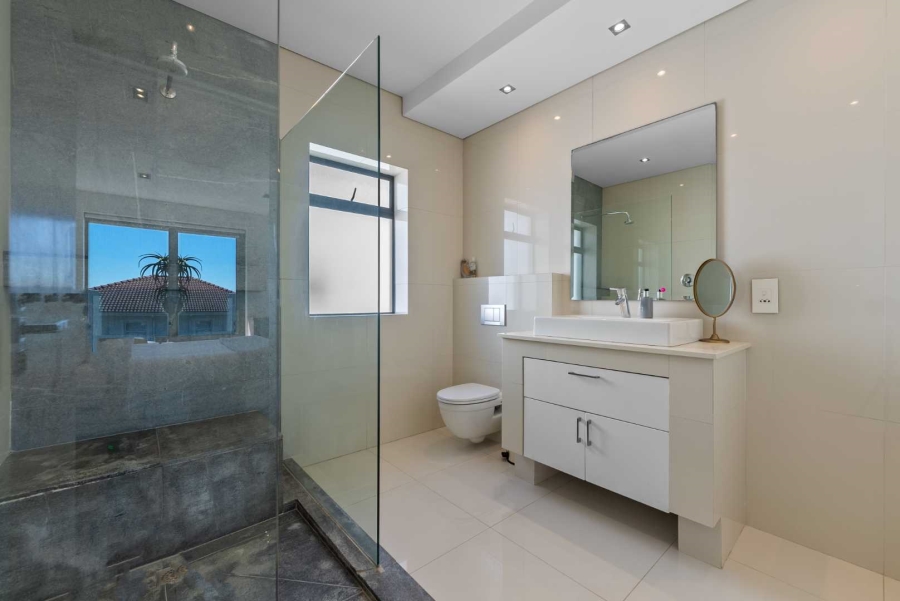 8 Bedroom Property for Sale in Camps Bay Western Cape